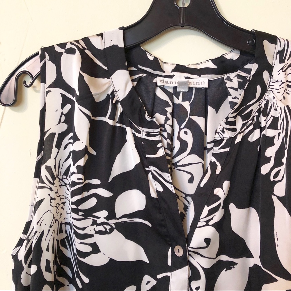 Daniel Rainn Black and White Floral Print Tank